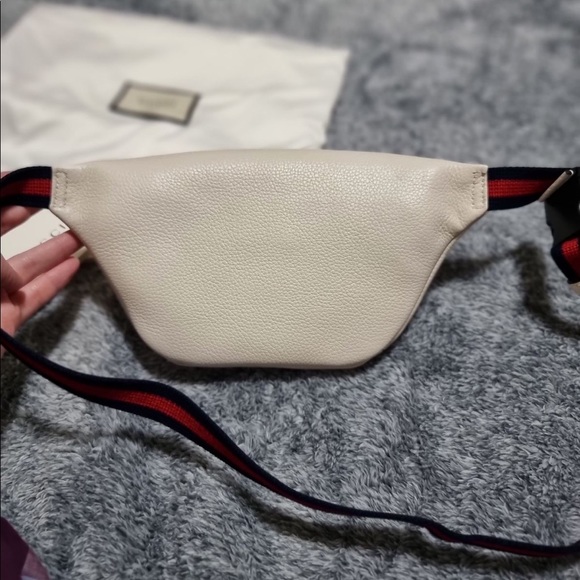 GUCCI Leather Logo Web Small Waist Bag 👜 Authentic 👜 - Picture 3 of 5